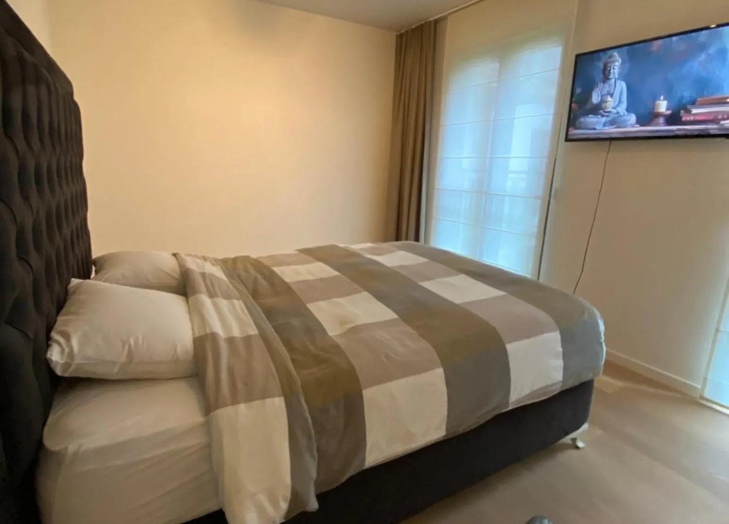 Apartment Appartement Residentiel Tour Et Taxis Et Parking Brussels