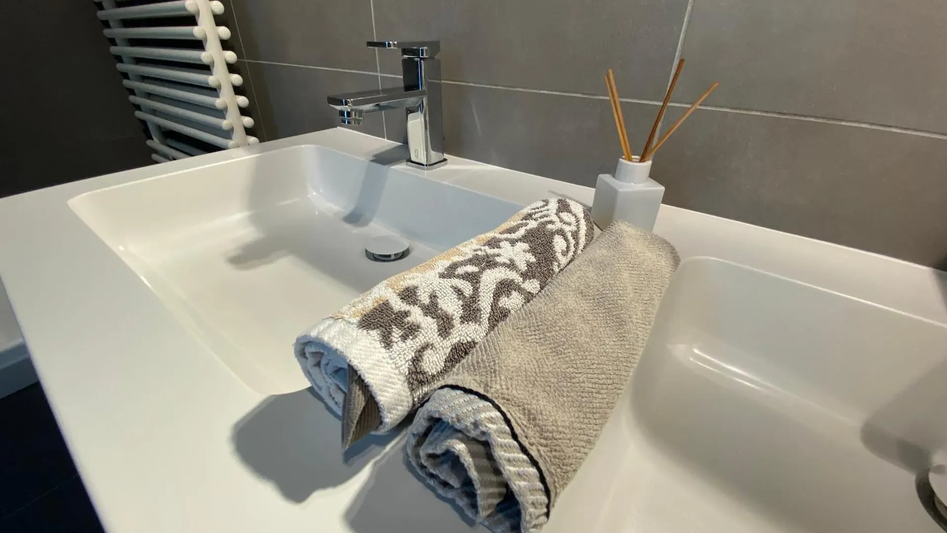 Appartement Residentiel Tour Et Taxis Et Parking Brussels 0*,  Belgium