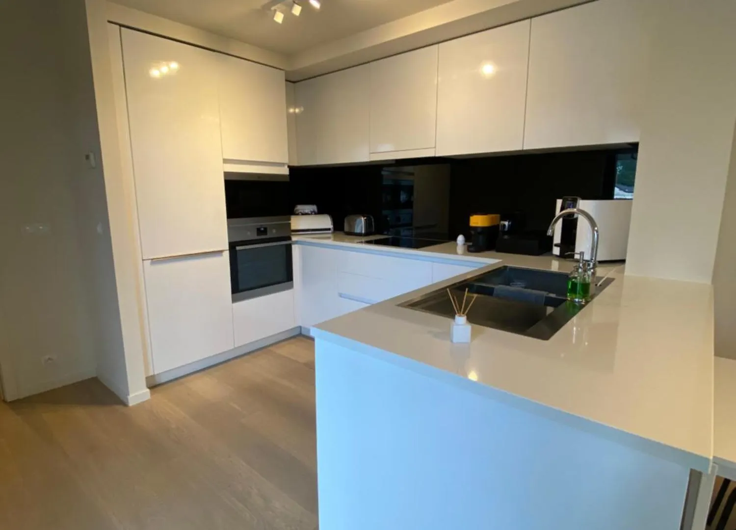 Appartement Residentiel Tour Et Taxis Et Parking Bruxelas Apartamento