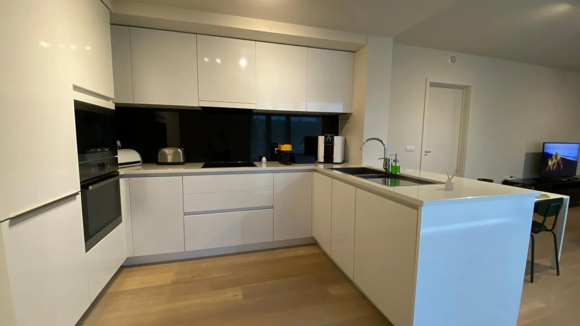 Appartement Residentiel Tour Et Taxis Et Parking Bruxelas 0*,