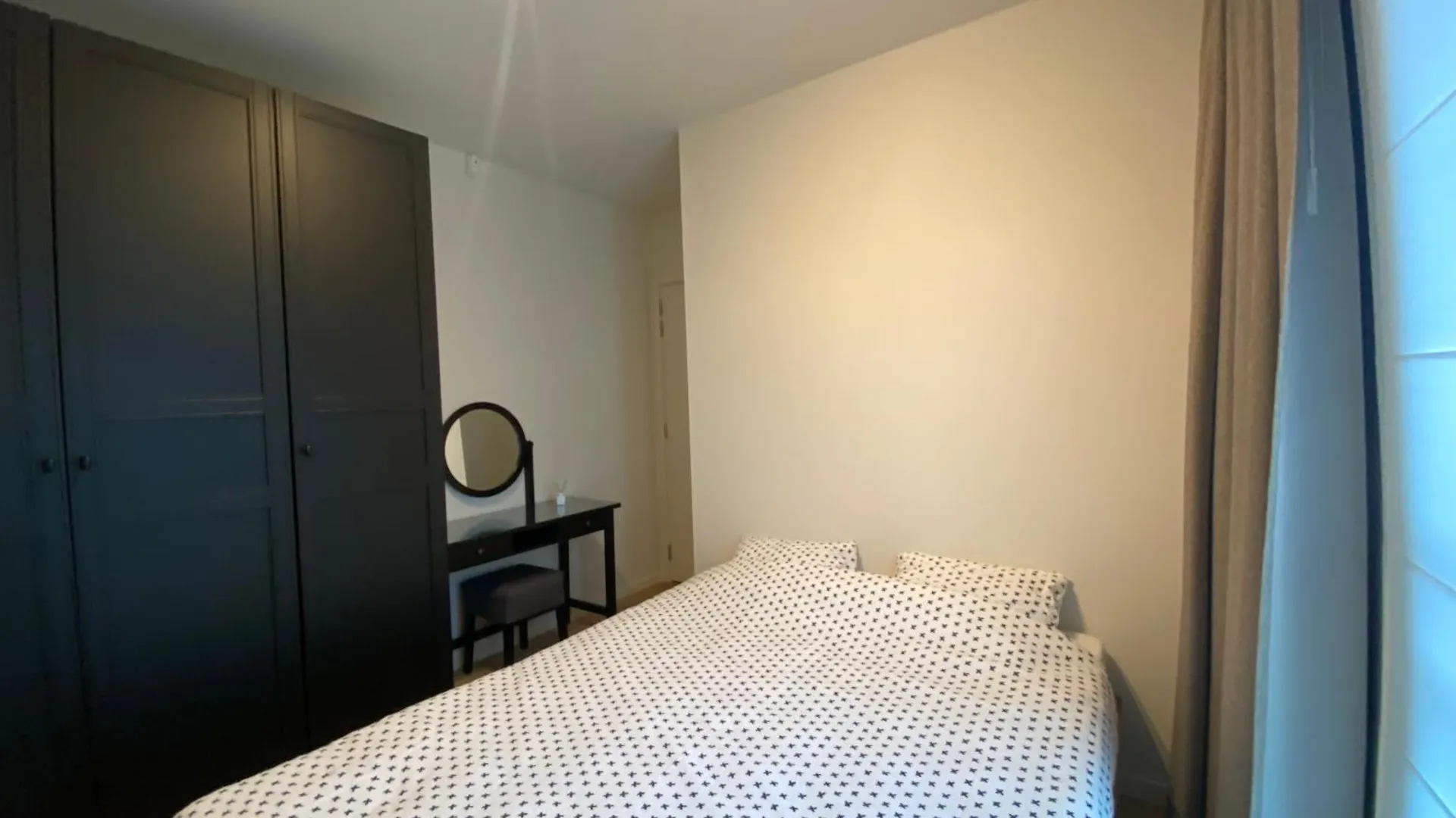 Appartement Residentiel Tour Et Taxis Et Parking Bruxelas